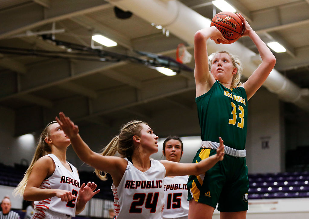 Rock Bridge sophomore Kyrah Brodie shoots a field goal